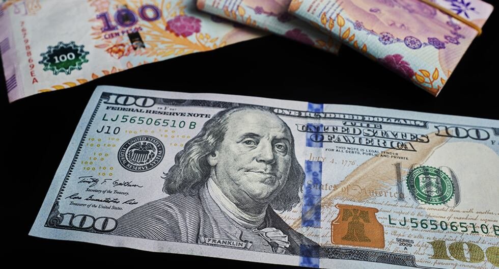 El dólar blue se dispara $ 15 en el primer día hábil de la semana en El Cronista, Finanzas
