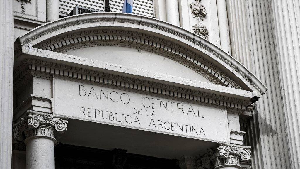 El BCRA pone cuarta y licita la nueva serie de Bopreal por u$s 3000 millones a un dólar equivalente a $ 1400 en El Cronista, Finanzas