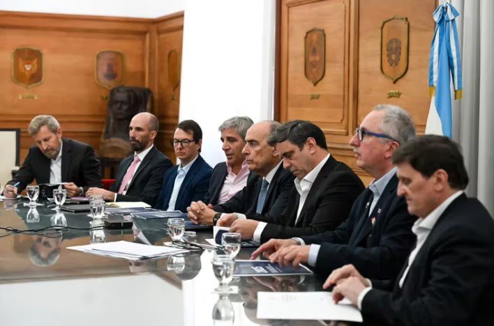 Torres exige un nuevo Pacto Fiscal pero Francos evade el pedido en El Cronista, Economía