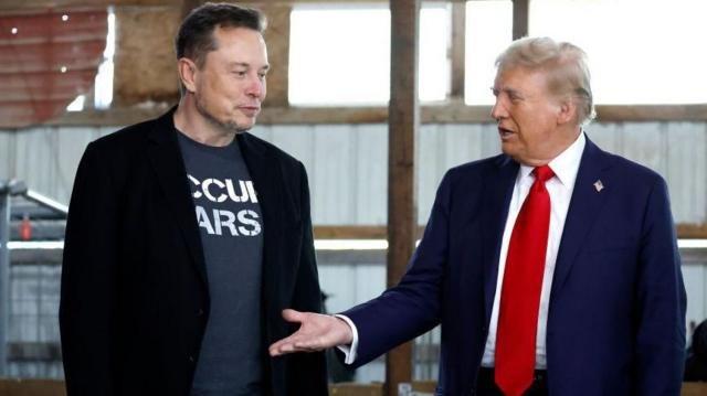 El mercado espera una tregua entre Trump y Musk que dé un alivio a Tesla en El Cronista, Finanzas