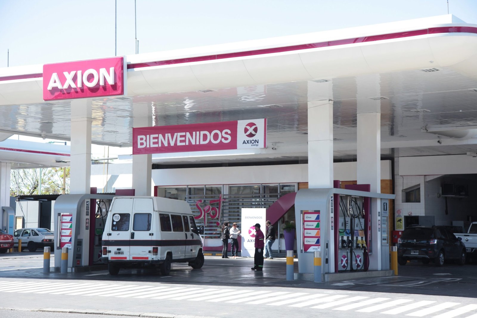 Una petrolera subió 5% la nafta y el gasoil por el conflicto en Medio Oriente en El Cronista, Economía