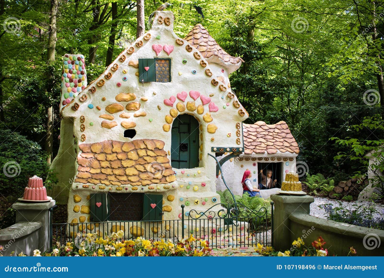 Un bosque de Hansel y Gretel, un "museo donde se come", termas y la costanera sobre el río en Pablo, Bizón