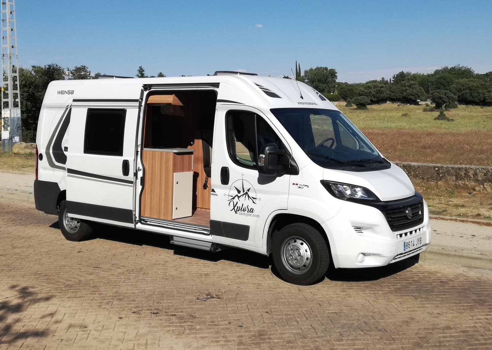 Compraron un camper para viajar por el mundo, la pandemia los agarró en Bolivia y se enamoraron de uno de los "mejores pueblos de Argentina" en Rosana, Cirigliano