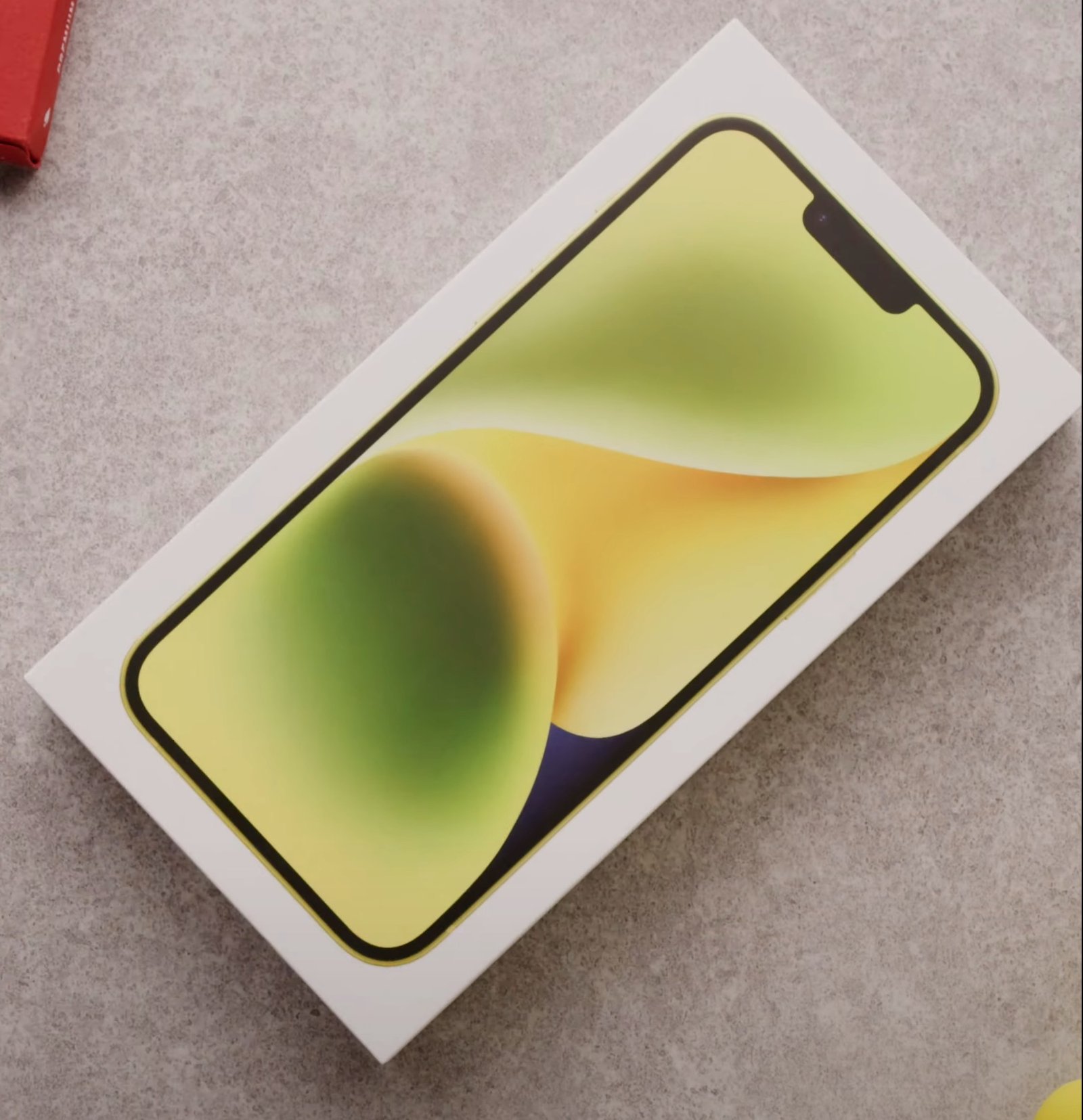 Apple finalmente se deshace de los clásicos stickers en la caja del iPhone 16. iPhone