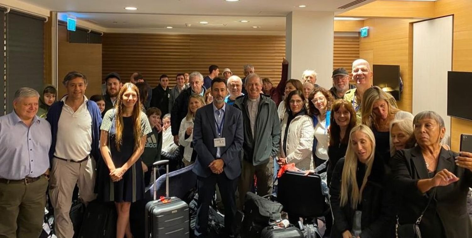 Inició la evacuación de argentinos en Israel en El Cronista, Economía