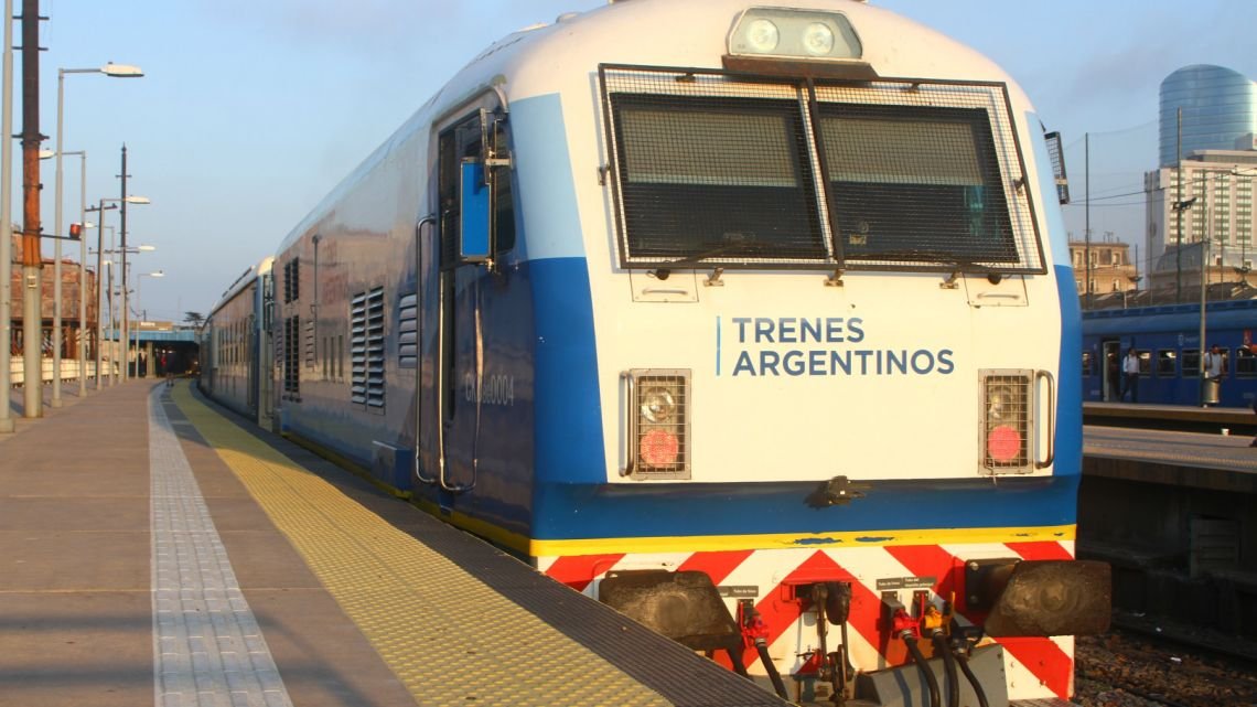 Atención pasajeros de tren en El Cronista, Información General