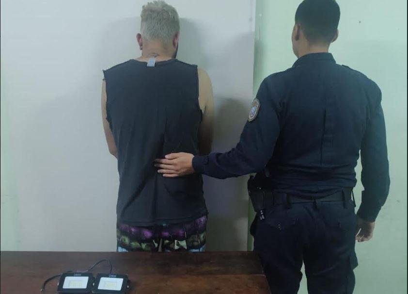 Imagen relacionada con Ladrón fue capturado en Garupá robando 30 kg de carne en un comercio del barrio Don Santiago.