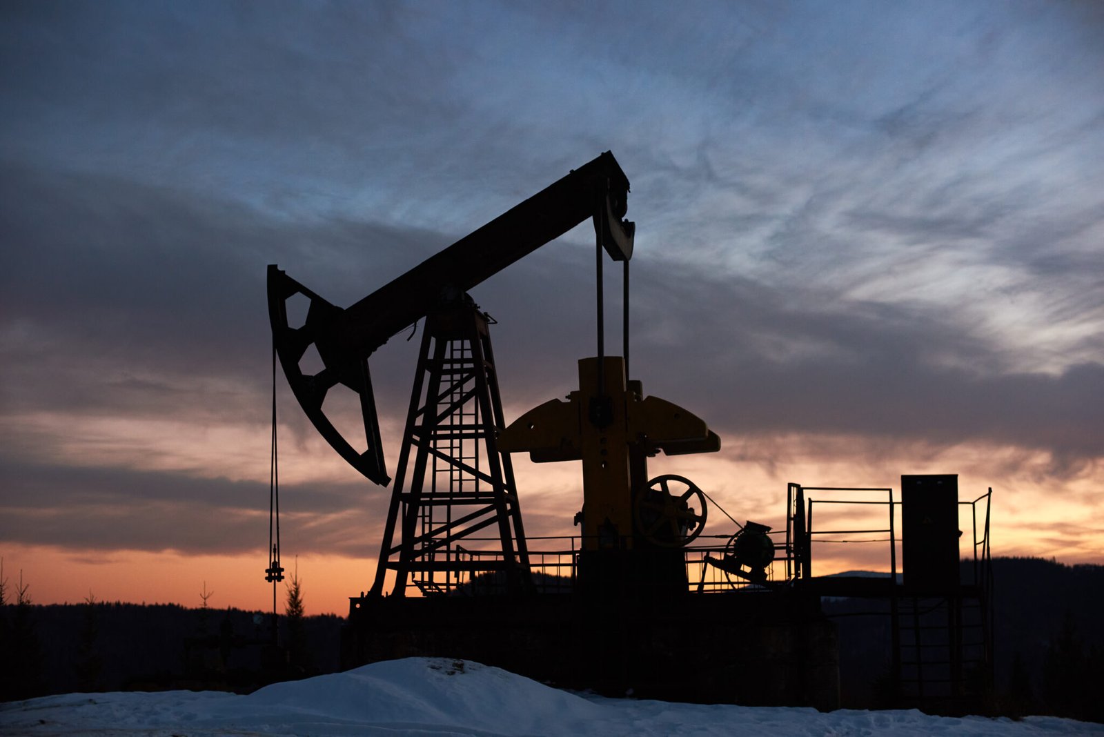 Crisis del petróleo y derrumbe del litio, la otra cara del sueño energético de Milei en El Cronista, Economía