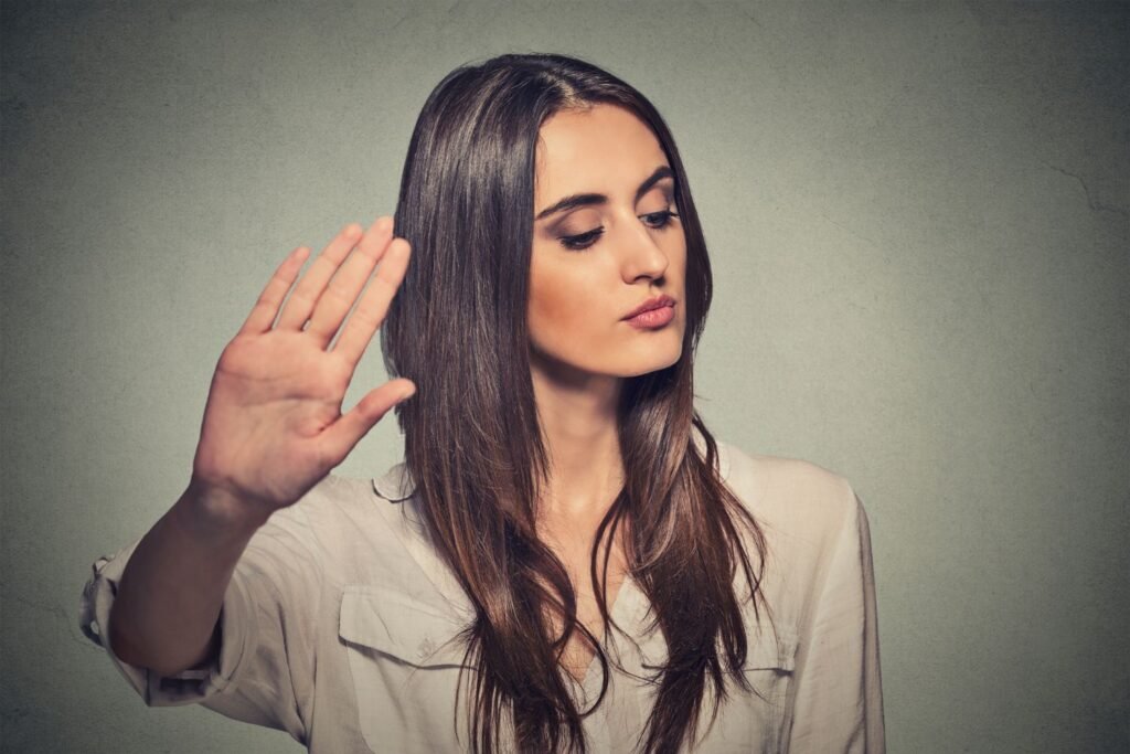Las 7 frases que usan las personas maleducadas, según la psicología en El Cronista, Información General