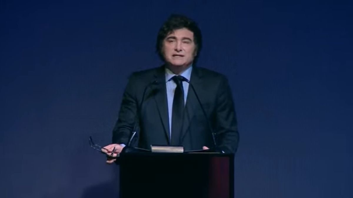 ¿Argentina entró en "deflación"? La lectura de Caputo y el debate de economistas en El Cronista, Economía