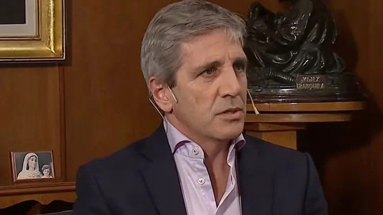 ¿Argentina entró en "deflación"? La lectura de Caputo y el debate de economistas en El Cronista, Economía