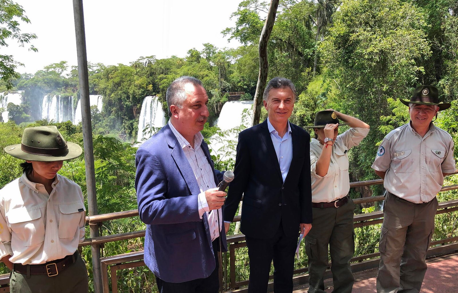 Macri se hace eco del reclamo de gobernadores en El Cronista, Economía