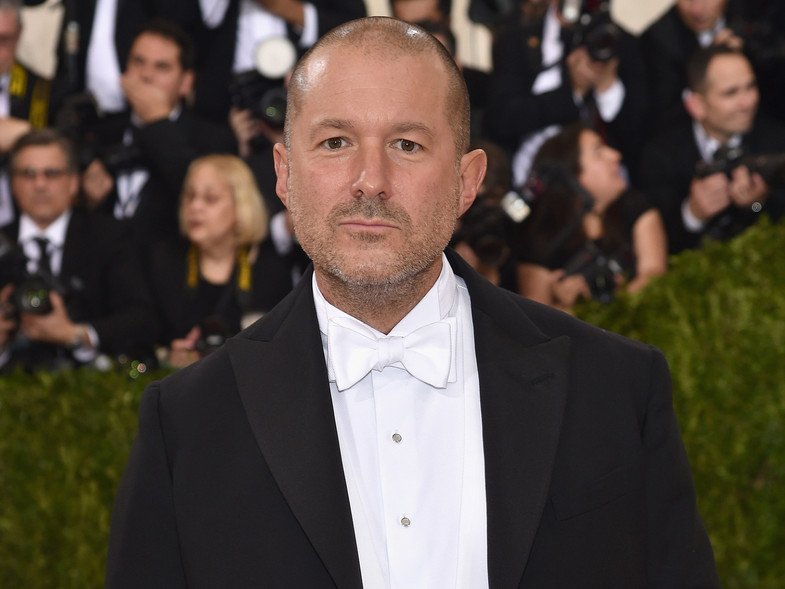 La leyenda de Apple, Jony Ive, toma el control del futuro del diseño de OpenAI. Parece que el texto que querés traducir es "M0", que no tiene un significado claro en este contexto. Si tenés un texto más extenso o específico que necesites traducir, por favor compartilo y con gusto te ayudo.
