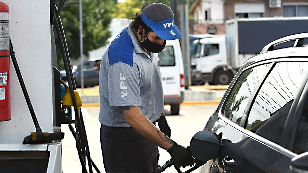 Junio llega con un nuevo aumento en naftas y gasoil en El Cronista, Economía
