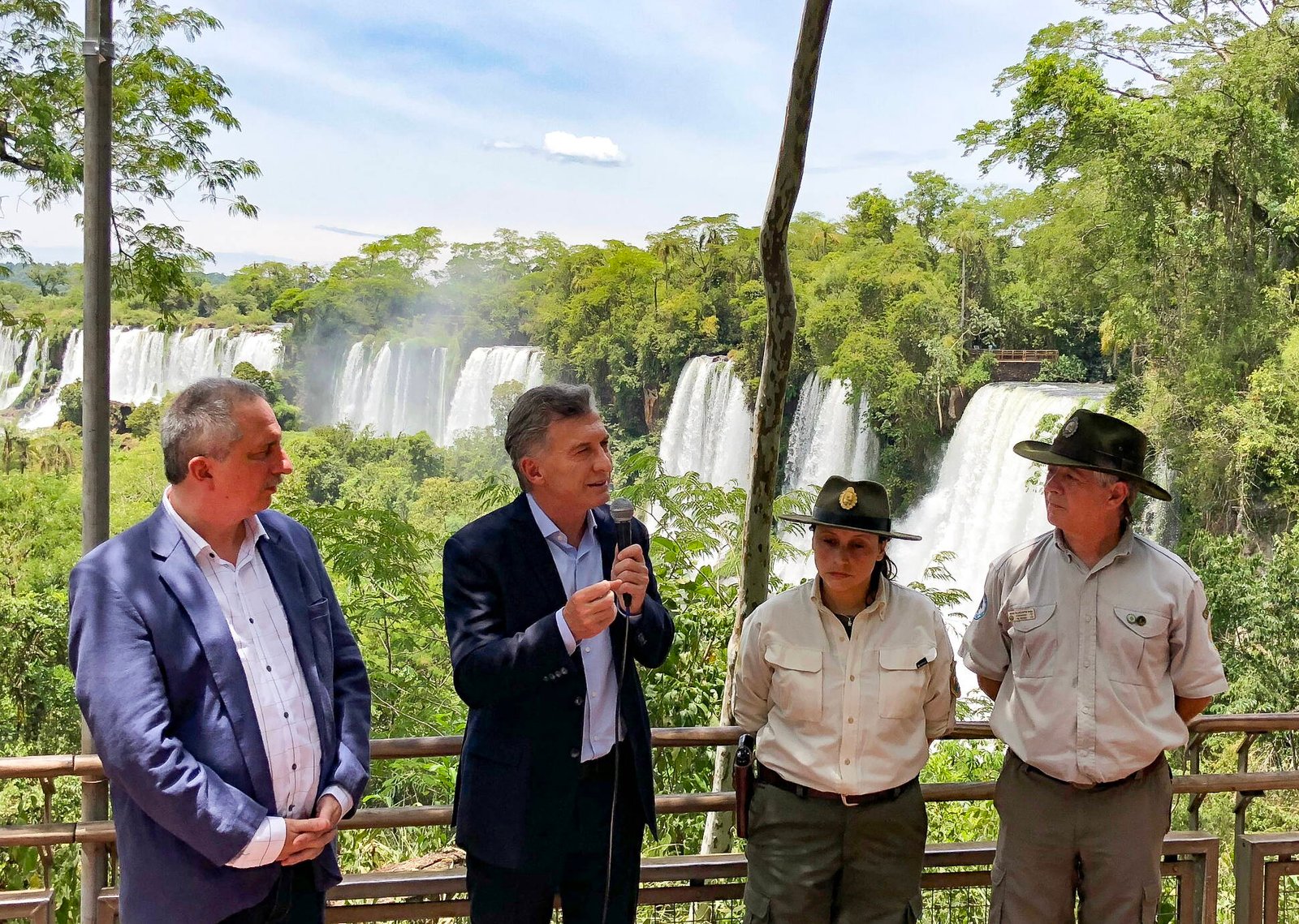 Macri se hace eco del reclamo de gobernadores en El Cronista, Economía