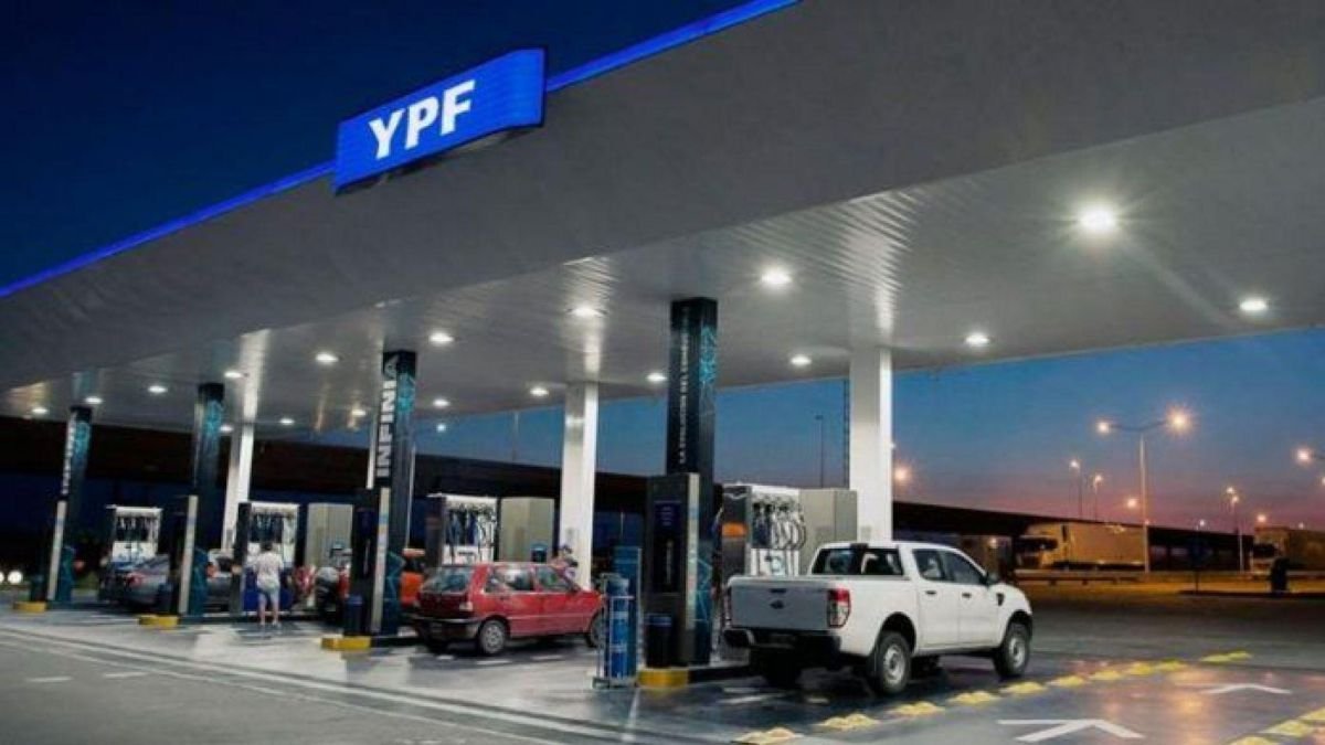 La impactante decisión de Irán que puede hacer subir el precio de la nafta en El Cronista, Internacionales
