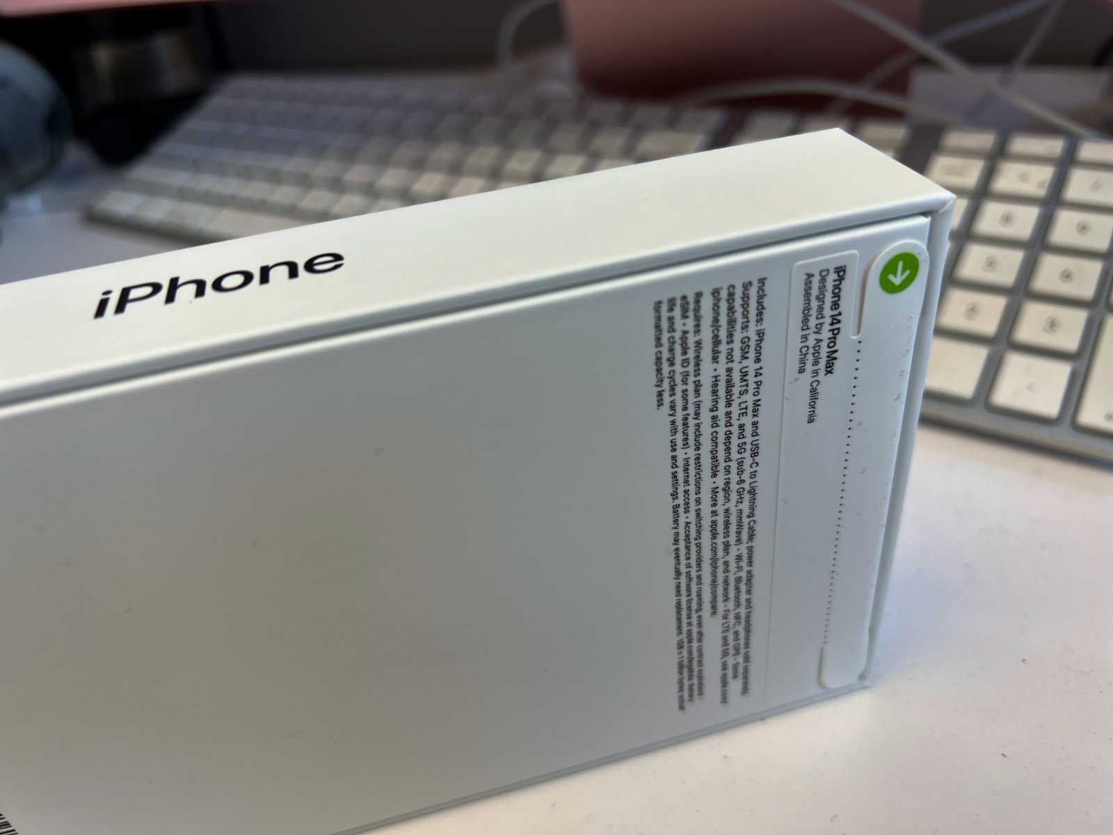 Apple finalmente se despide de los stickers clásicos en la caja del iPhone 16. iPhone
