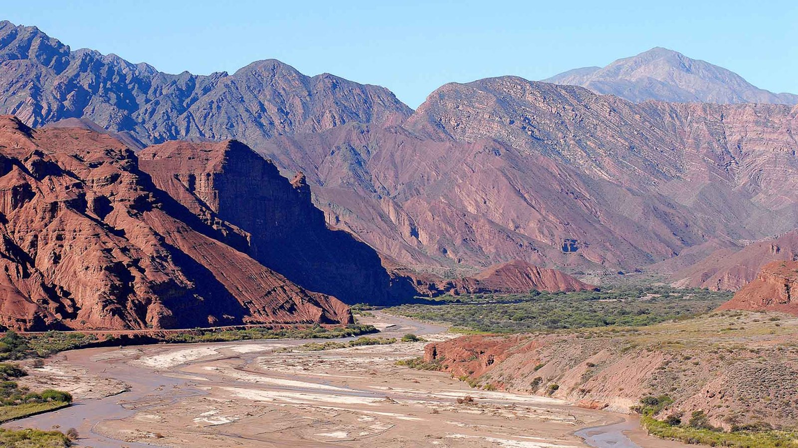 Una vuelta por los Valles Calchaquíes en Pablo, Bizón