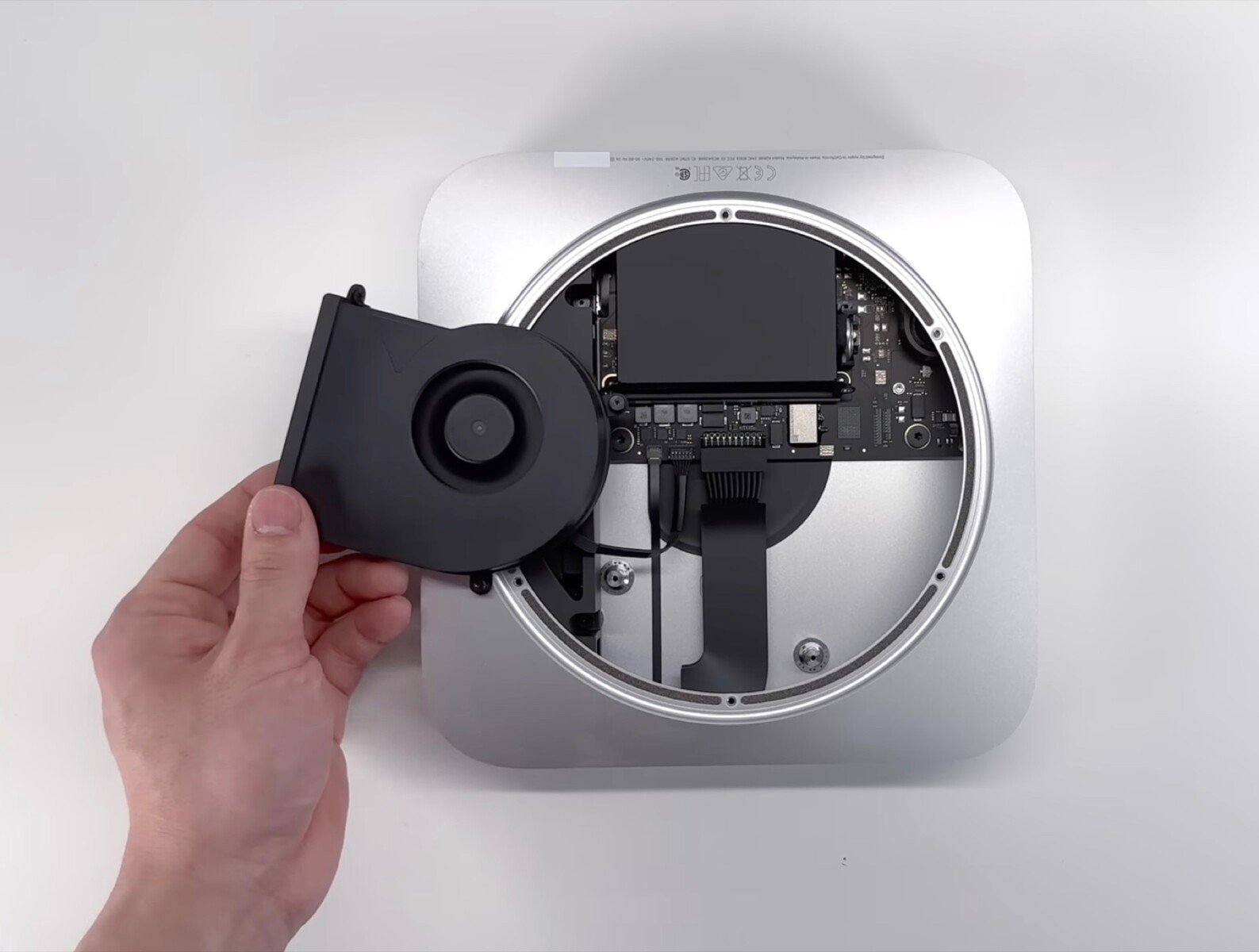 Apple reparará los Mac mini M2 afectados por un raro problema de falla de alimentación. El texto "m2" se traduce como "m²" en español argentino, que se refiere a "metros cuadrados". Si necesitás más contexto o una frase específica, no dudes en decírmelo.