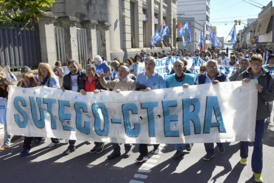 Sindicatos, feminismos y organizaciones sociales marchan al Congreso contra la motosierra en El Cronista, Economía