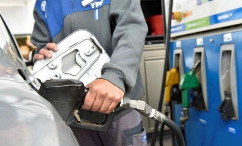 Junio llega con un nuevo aumento en naftas y gasoil en El Cronista, Economía