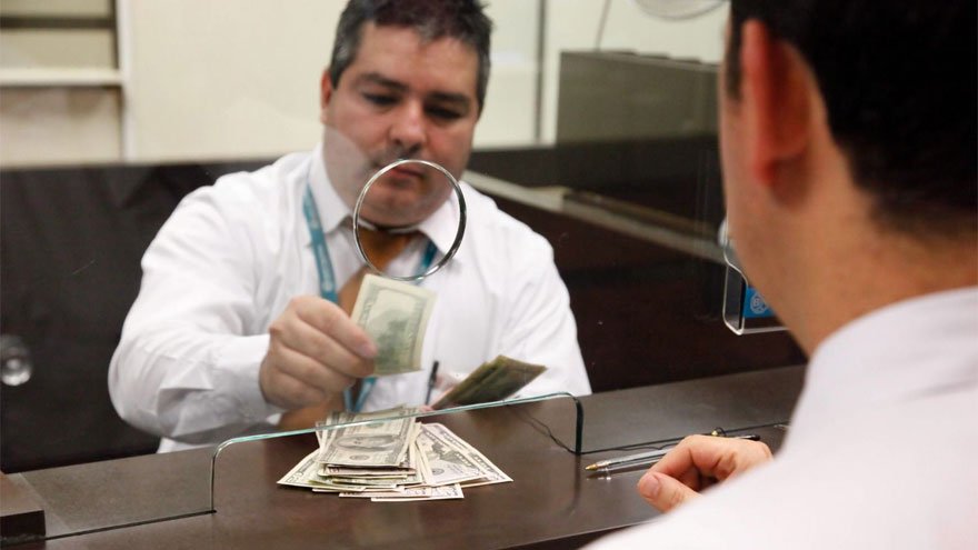 Ven al ingreso de dólares a través del Bonte como una señal positiva para las reservas y las inversiones en pesos en El Cronista, Finanzas