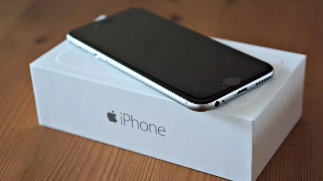 Apple finalmente se despide de los clásicos stickers en la caja del iPhone 16. iPhone