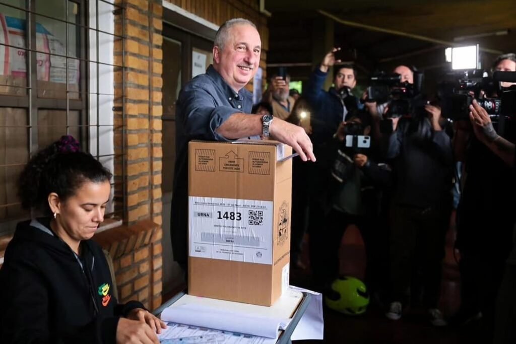Imagen relacionada con Gobierno de Misiones, liderado por Hugo Passalacqua, amplía crédito a $2.000 millones para empresas locales.