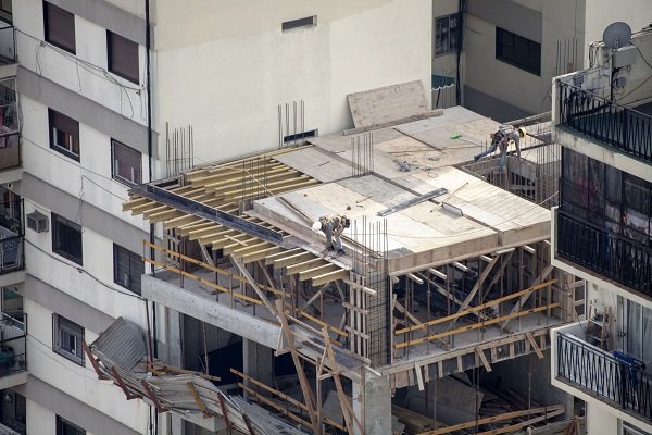 Desarrolladores frenan obras por la nueva suba del costo de la construcción en El Cronista, Negocios