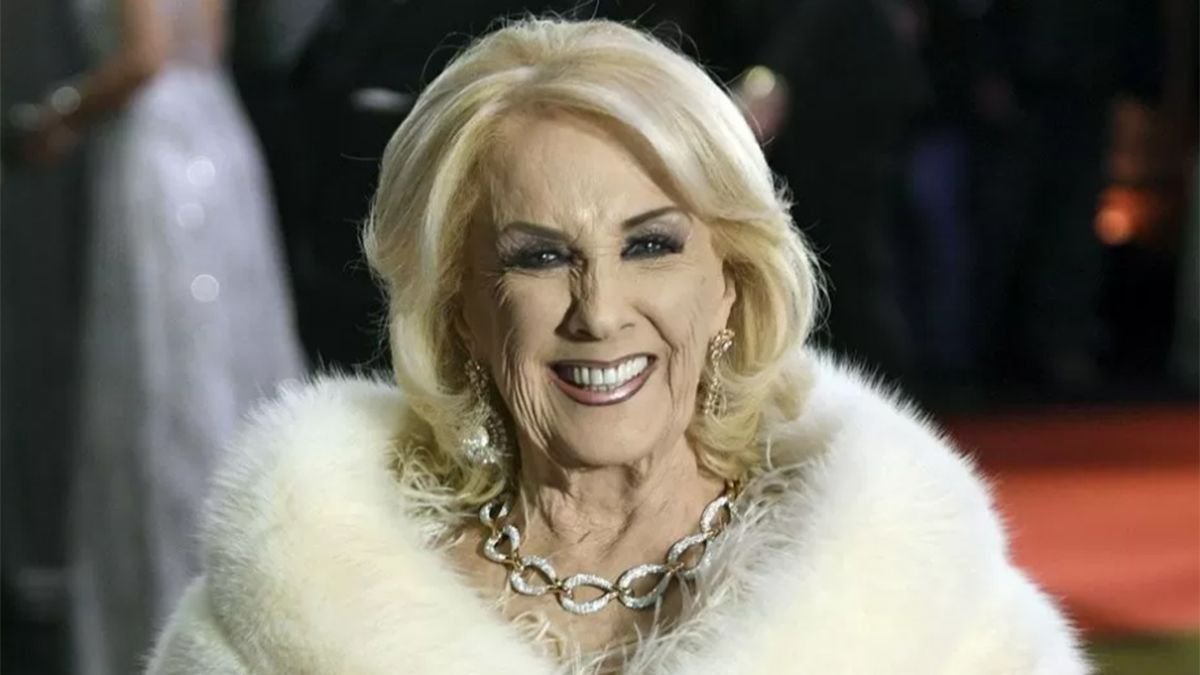 Operaron a Mirtha Legrand en El Cronista, Clase