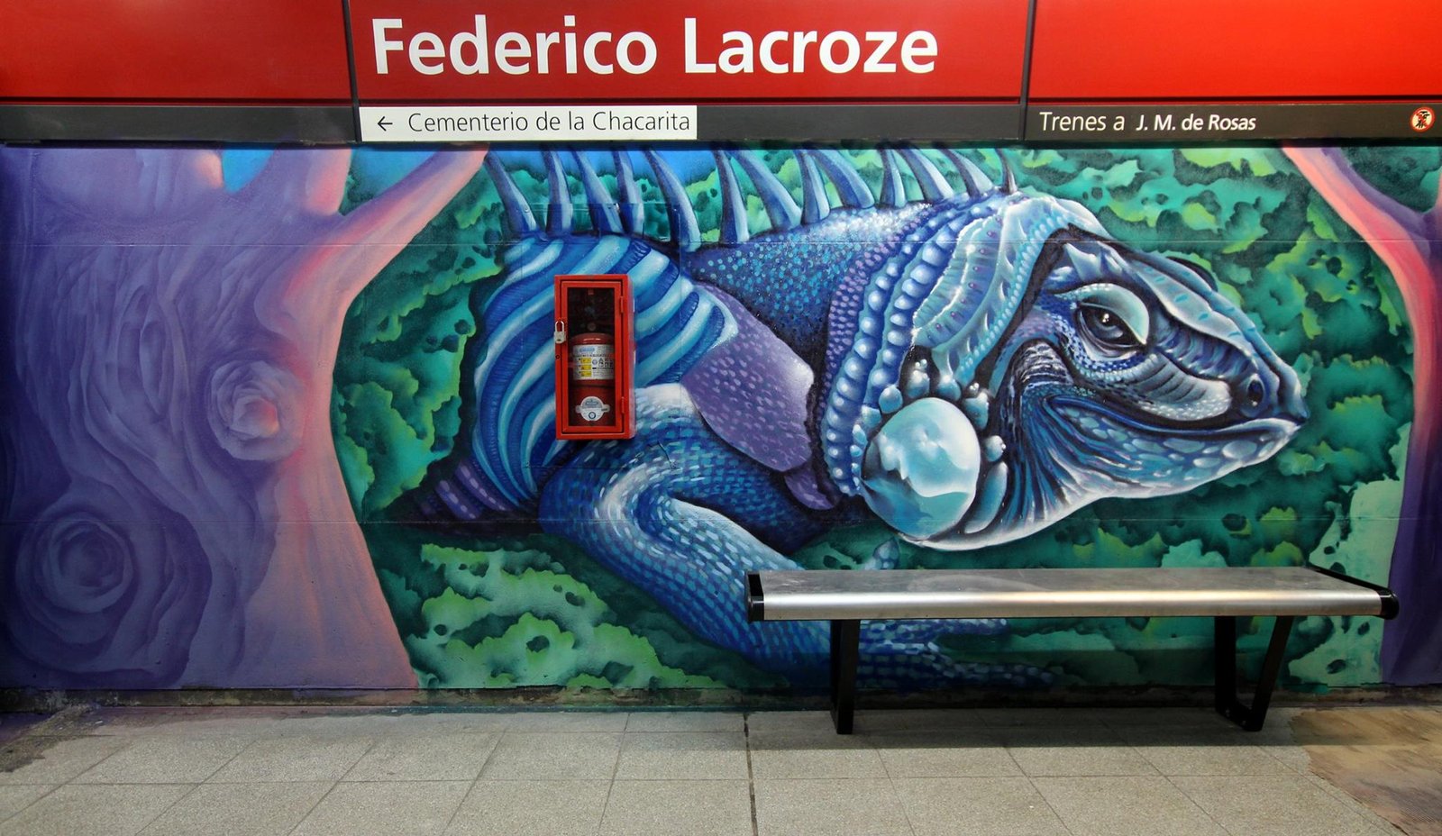 La galería de arte escondida en una estación del subte de Buenos Aires en El Cronista, Información General