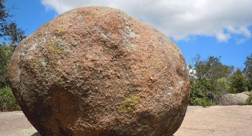 Encontró una extraña piedra de 18 kilos, la guardó durante años y descubrió que era un tesoro de 4600 millones de años en El Cronista, Información General