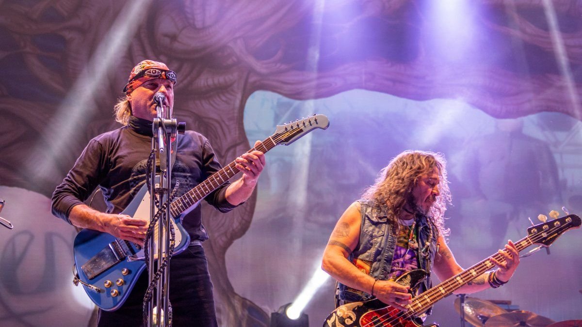 La Renga donó la recaudación de su show solidario al Hospital de Agudos de Bahía Blanca en El Cronista, Información General