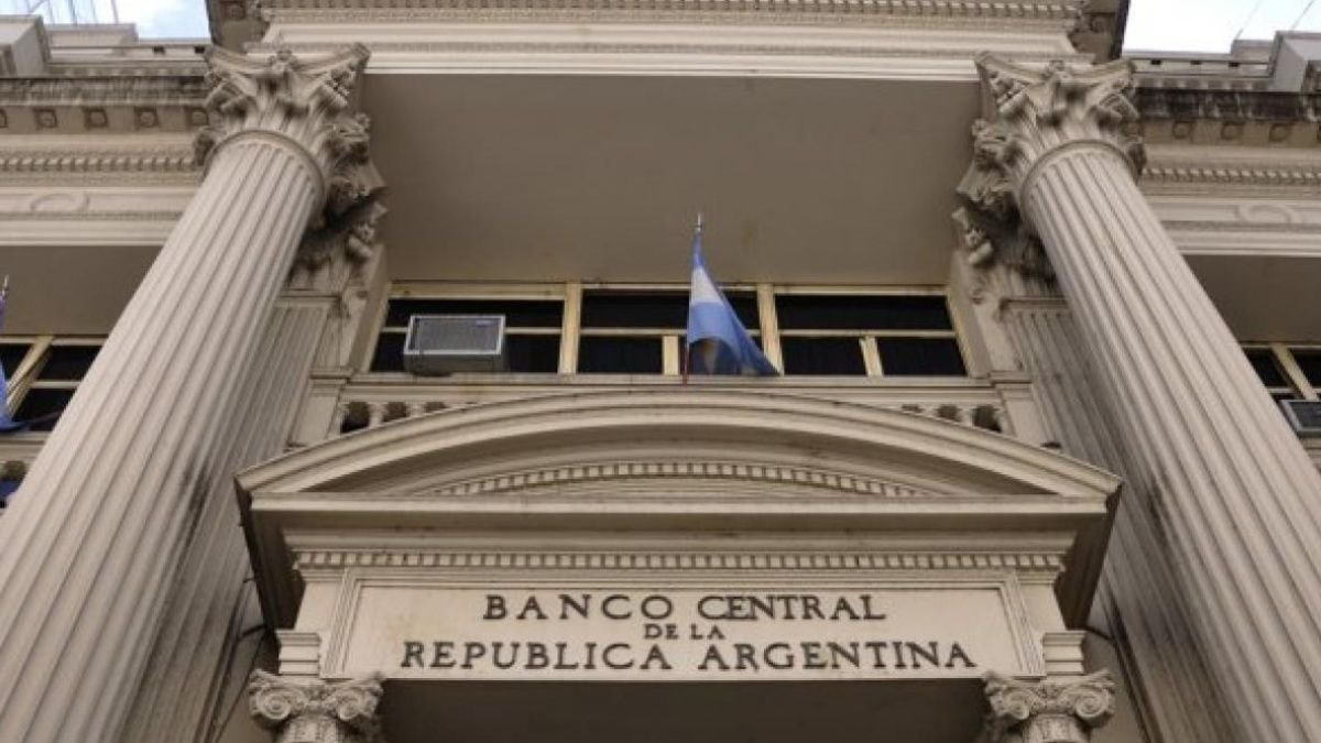 El BCRA elimina un nuevo control para las operaciones en dólares en los bancos en El Cronista, Finanzas
