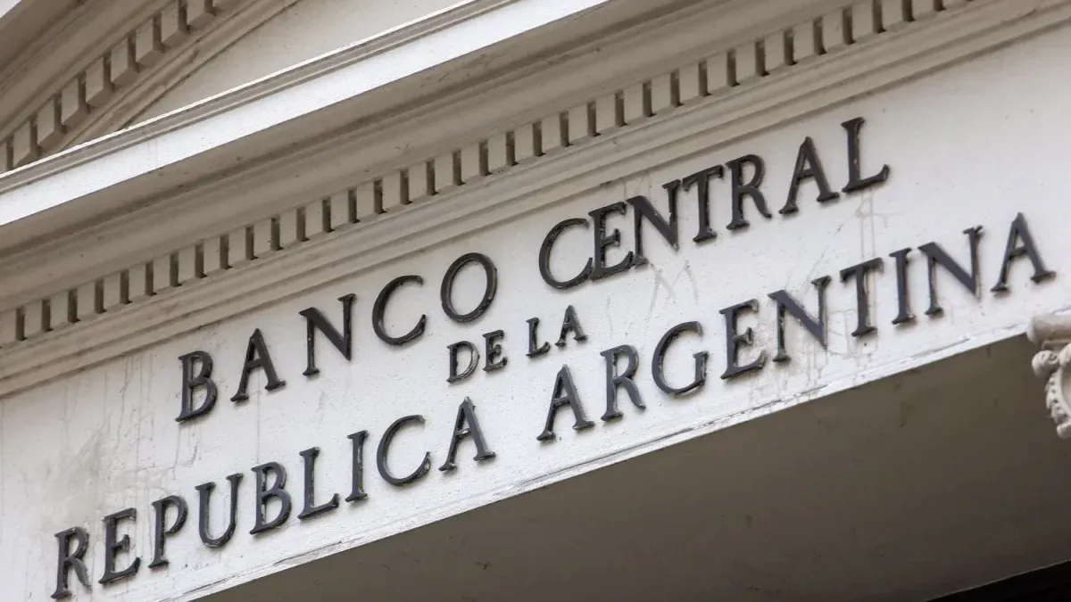 El BCRA pone cuarta y licita la nueva serie de Bopreal por u$s 3000 millones a un dólar equivalente a $ 1400 en El Cronista, Finanzas