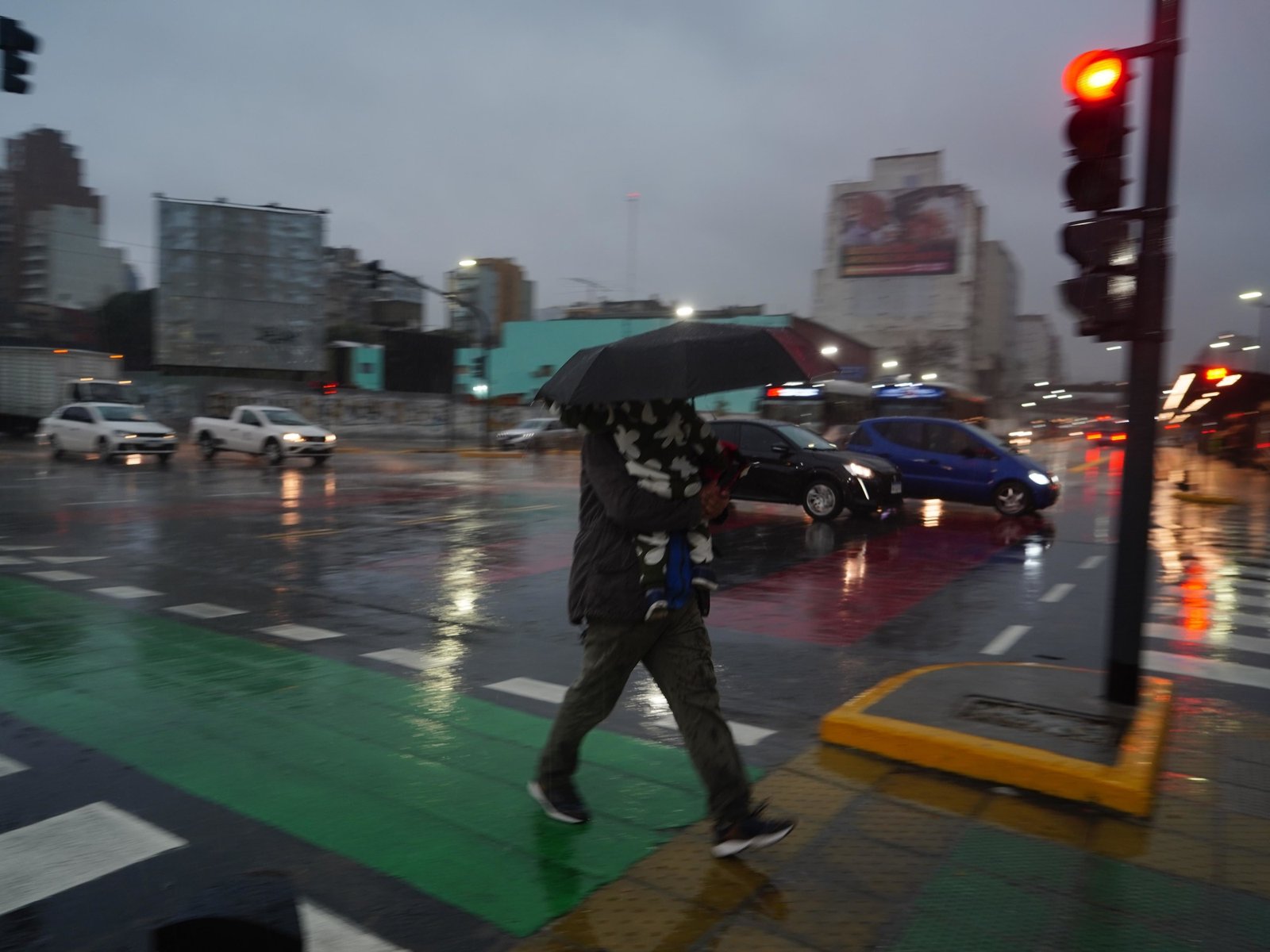 Drástico cambio de clima en Buenos Aires con fuertes tormentas y posible caída de granizo en El Cronista, Información General