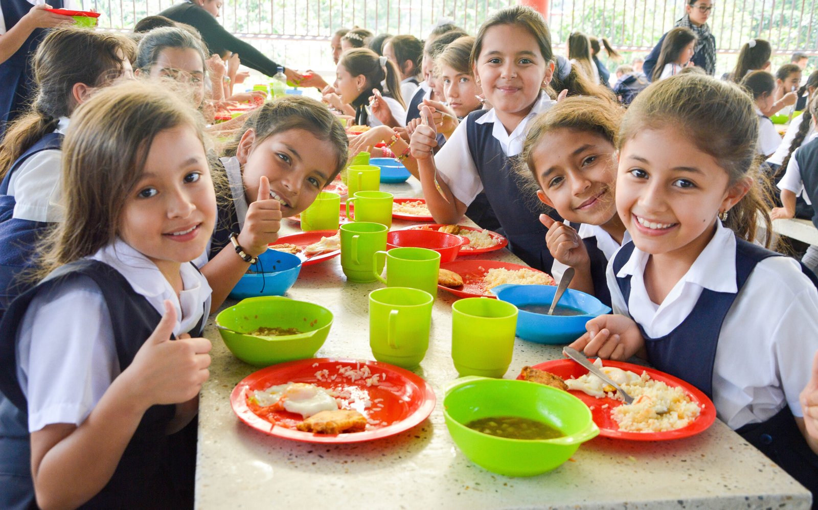 Un municipio tomó una drástica decisión sobre la alimentación en las escuelas en El Cronista, Economía