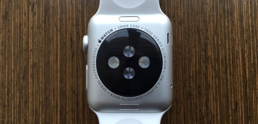 Cargá tu Apple Watch en esta pequeña réplica del iMac G3. Reloj Apple