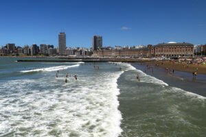 Imagen relacionada con Mar del Plata tendrá un día fresco el 31 de octubre, con temperaturas alrededor de 6°C.