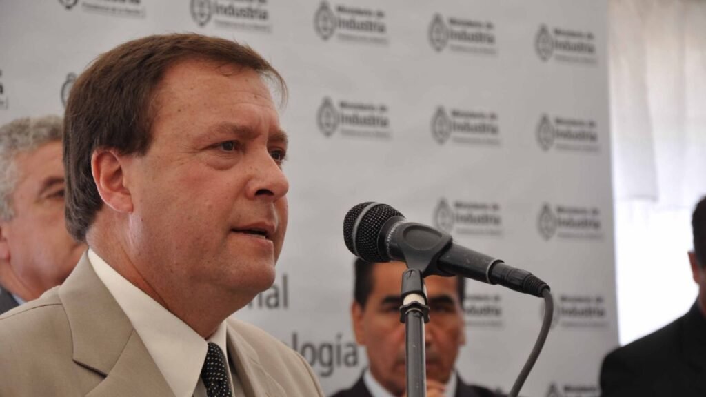 Imagen relacionada con El gobernador Alberto Weretilneck criticó al Gobierno Nacional por el mal estado de las rutas en Río Negro.