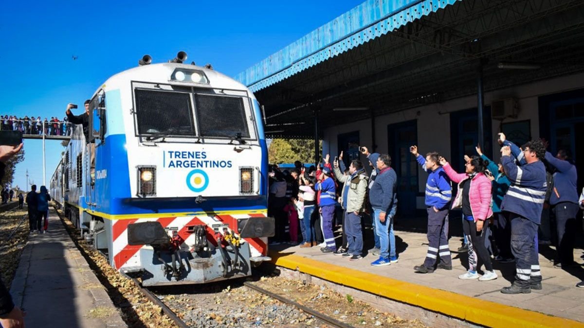 Atención pasajeros de tren en El Cronista, Información General