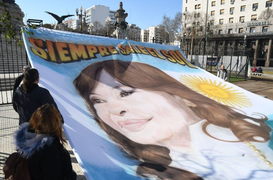 La militancia marcha tras la condena de Cristina Kirchner en El Cronista, Economía