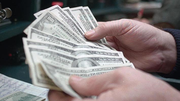 El dólar blue se dispara $ 15 en el primer día hábil de la semana en El Cronista, Finanzas