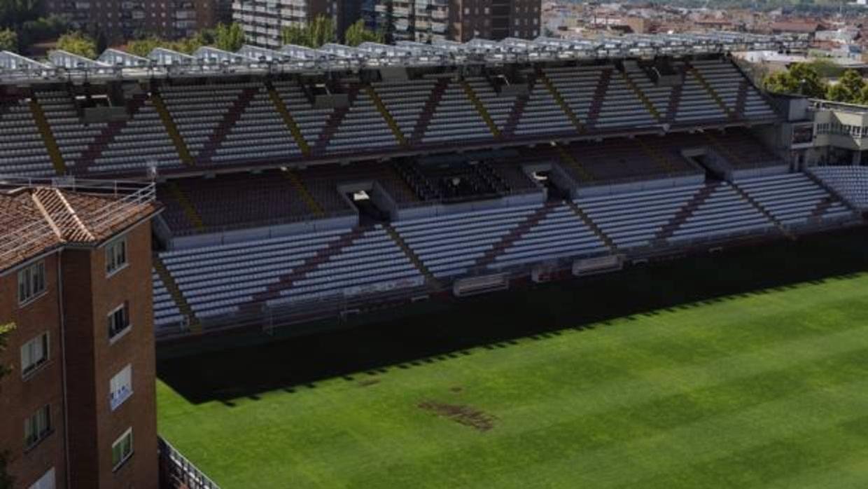 El estadio del Rayo Vallecano, la historia del parque de las Siete Tetas y las empanadas argentinas en Redacción Clarín, Sin