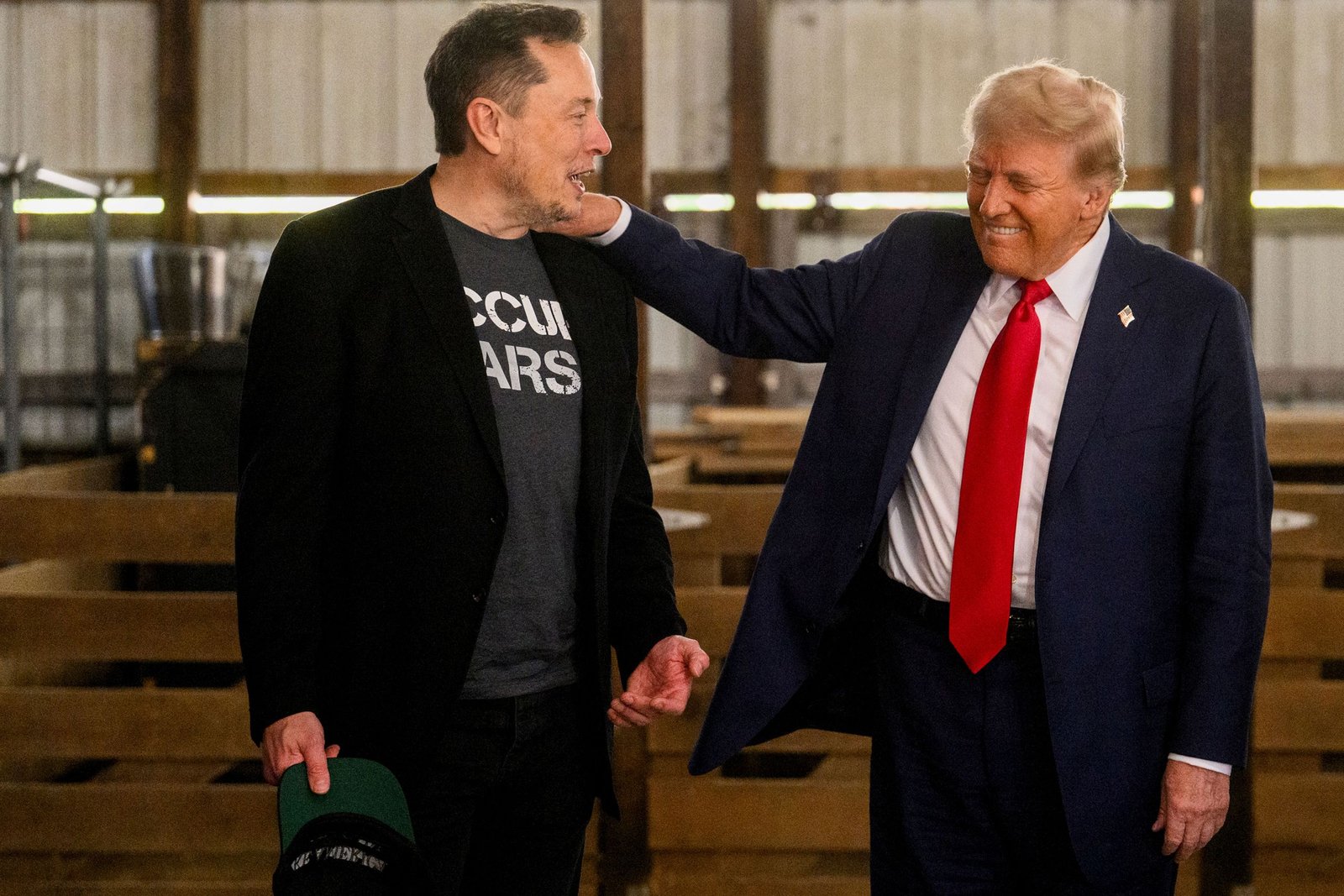 El mercado espera una tregua entre Trump y Musk que dé un alivio a Tesla en El Cronista, Finanzas