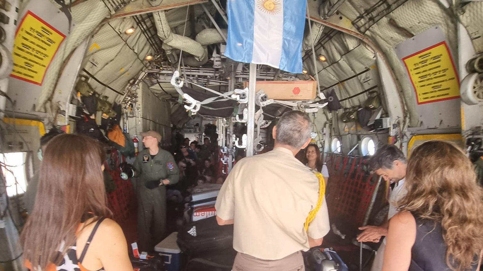 Inició la evacuación de argentinos en Israel en El Cronista, Economía