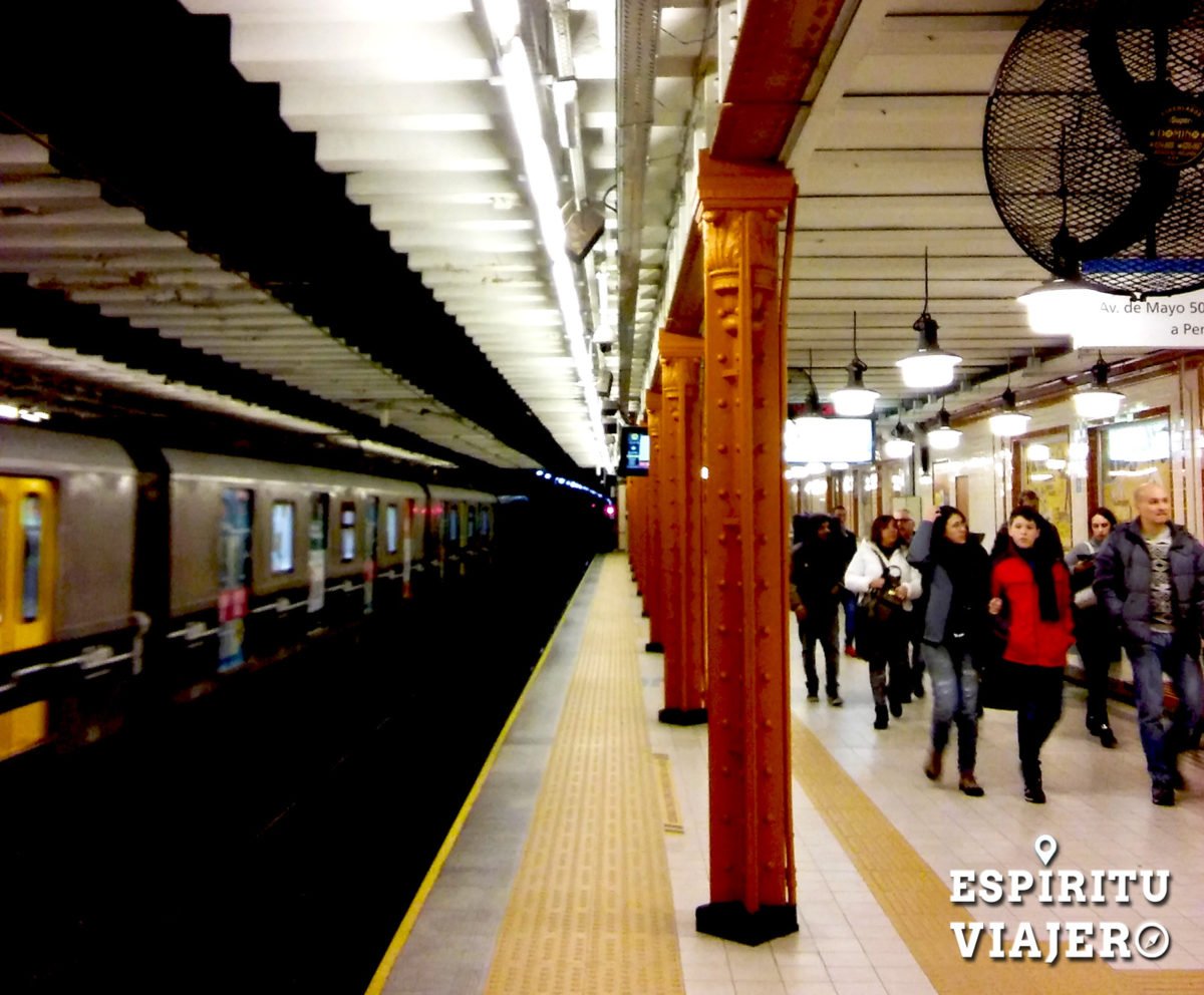 La galería de arte escondida en una estación del subte de Buenos Aires en El Cronista, Información General