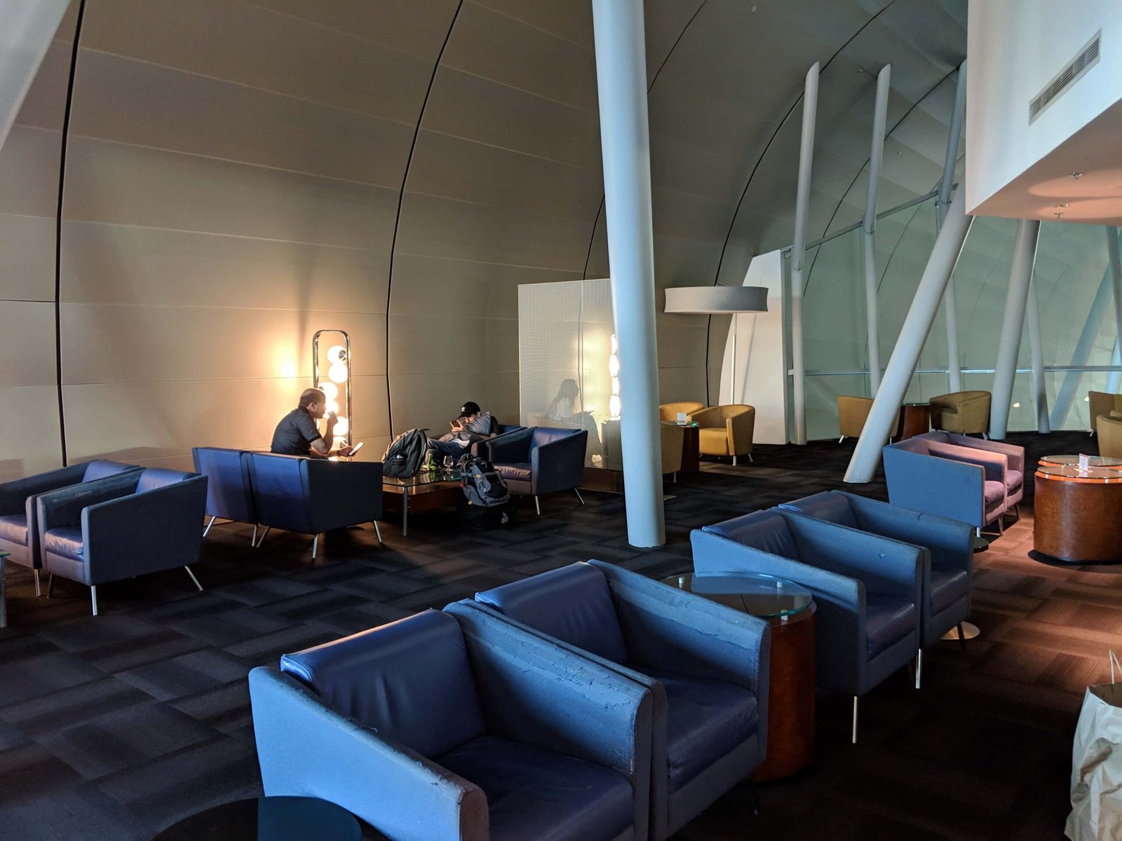 Sala VIP de LATAM en Miami vuelve a aparecer en app de Visa en Aeropuertos, Bancos