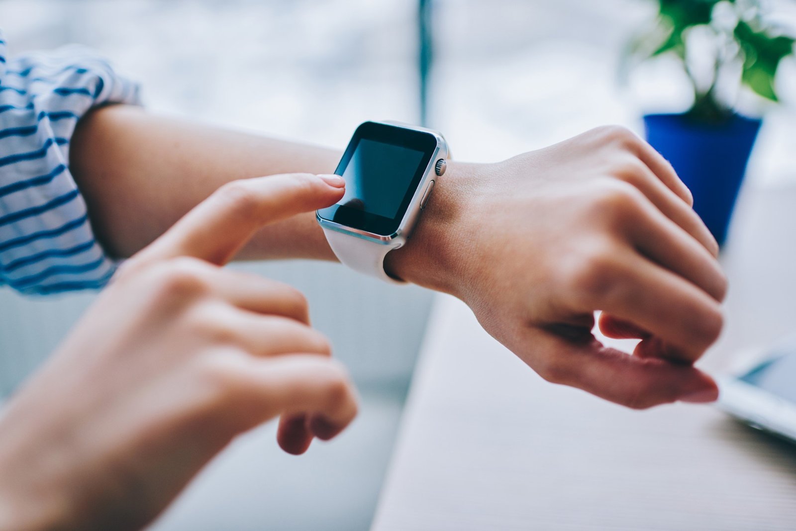 He probado docenas de dispositivos wearables y el Apple Watch 10 es uno de mis favoritos. Acá te cuento por qué. iPad