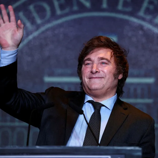 Ministro en llamas, un pedido de Macron a Milei y la "lista negra" en el acuerdo con PRO en El Cronista, Economía